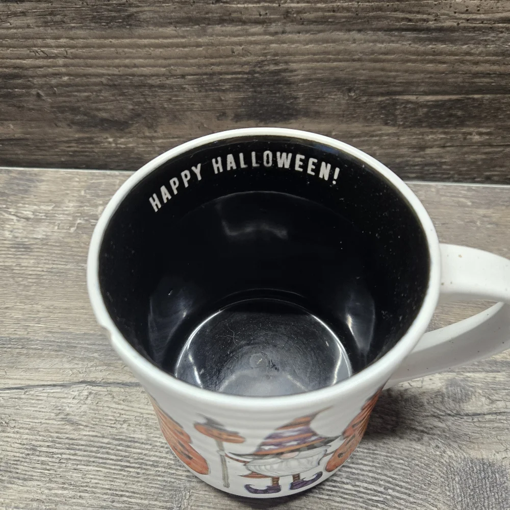 Large Cobwebs &‎ Cauldrons Halloween Gnomes Jack O'Lanterns Mug Chipped